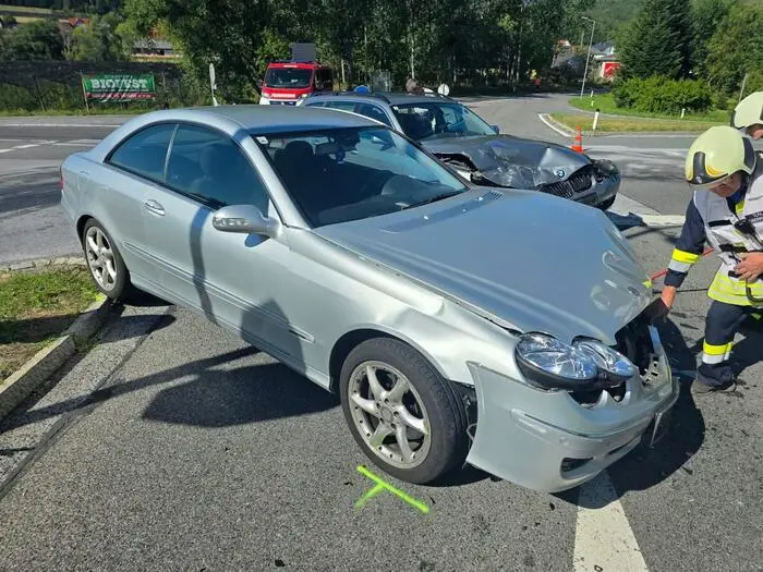 Zwei Pkw kollidierten am Mittwochvormittag. 