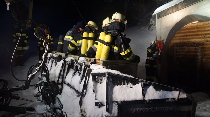 Anfang Dezember fand im Tunnel auf der Fleißalm eine große Feuerwehrübung statt. Unter den Kameraden der Feuerwehren Heiligenblut, Apriach, Großkirchheim, Winklern, Flattach Fragant und Obervellach waren auch Bezirksfeuerwehrkommandant Kurt Schober und AFK Franz Josef Kühbacher.