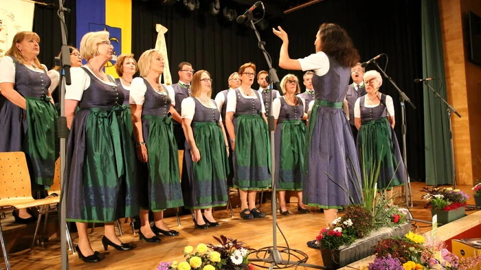 Aufgrund der Witterung lud der Gemischte Chor Althofen (Obmann Walter Zemrosser) heuer zum 22. Altstadtsingen nicht auf den Salzburger Platz sondern in das örtliche Kulturhaus. 
