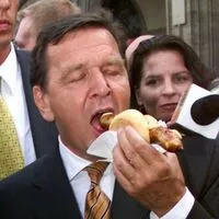 Deutschlands Ex-Bundeskanzler Gerhard Schröder mit Leibgericht