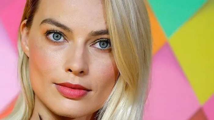 Mit einer Gage von 12.5 Millionen US-Dollar ist Margot Robbie die bestbezahlte Schauspielerin des Jahres. Sie erhielt die Gage für den frisch abgedrehten "Barbie"-Film, Szenenpartner Ryan Gosling den exakt selben Betrag. Als erste Frau überhaupt in diesem Ranking rangiert sie auf Platz 16 (!).