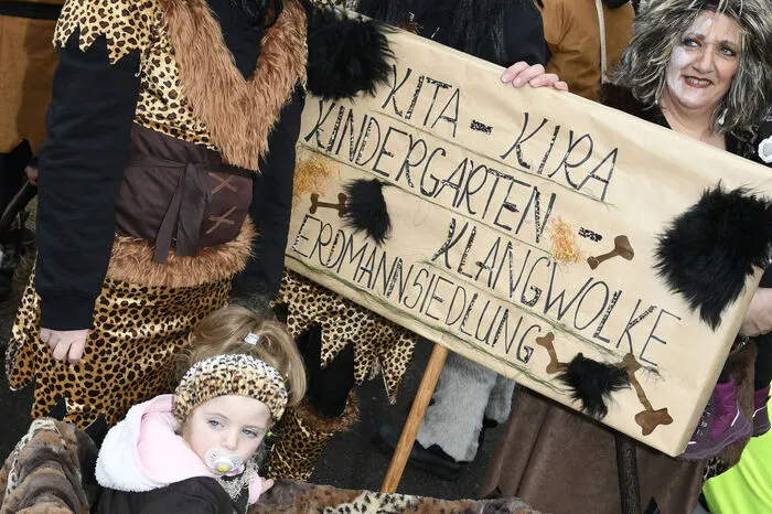 Als Radenteiner Ureinwohner waren die Kinder und Betreuerinnen der Kindergartengruppe Klangwolke aus der Erdmannsiedlung stark vertreten.