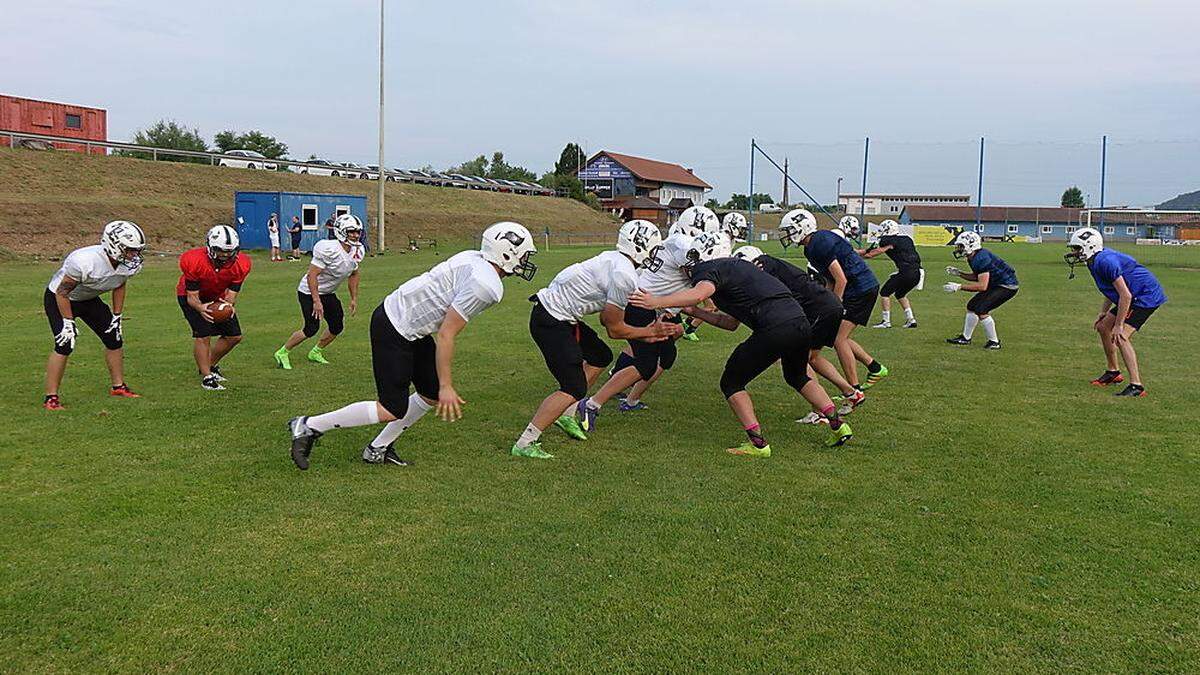 Jeder Spielzug hat seine eigene Choreografie: Die Abläufe und Wege trainieren die „Styrian Reavers“ zwei Mal pro Woche unter der Anleitung ihrer Trainer