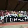 Das ÖFB-Team und die mitgereisten Fans gedachten nach dem Spiel gemeinsam der Opfer in Graz