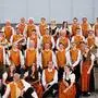 In Orange tritt der Musikverein bei seinen Konzerten auf 