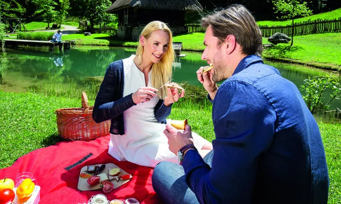 Gaumenfreuden in der Natur: Picknicken im Freilichtmuseum Stübing