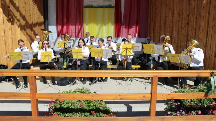 Organisiert und durchgeführt wurde das Maibaumumschneiden vom vom Trachtenverein "Lustige Steirer" Judenburg.