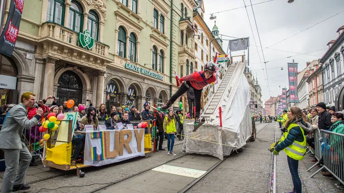 Das sind die Preisträger des Faschingszugs 2015Kategorie Wagen1. Platz: Kulm 2015, Dobl