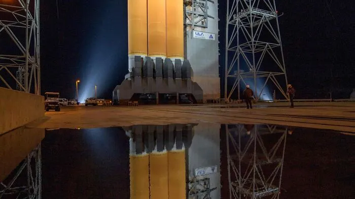 Der Griff der Nasa nach der Sonne hat begonnen: Mit einen Tag Verspätung hat die US-Raumfahrbehörde erstmals eine Sonde gestartet, die in die Sonnenatmosphäre hineinfliegen soll.