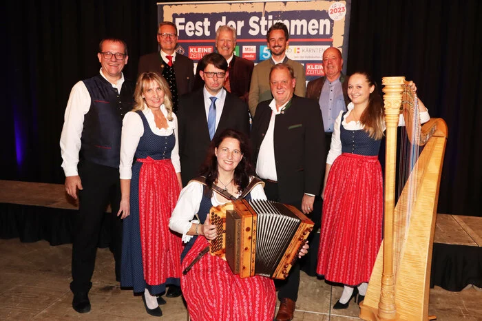 Am Samstag ging das Fest im Stadtsaal in Feldkirchen in die nächste Runde. Vertreten waren an diesem Abend „Die Kärntner aus Maria Wörth" unter Leitung von Silvia Brandstätter, das „Kvintet Donet“ unter Leitung von Martin Kušej, sowie Kammersänger Michael Wandaller.