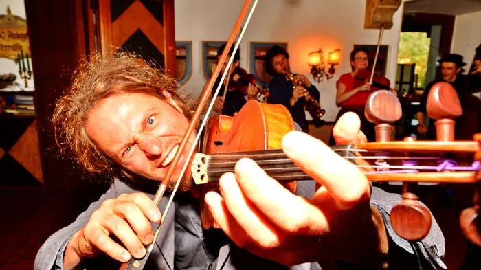 Einen lustig musikalischen Abend gab es am 22. April mit den Tanzhausgeigern.