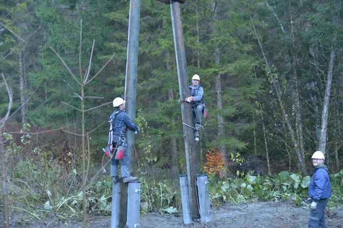 Kärnten Netz-Monteure arbeiten an der Wiederherstellung des Stromnetzes.