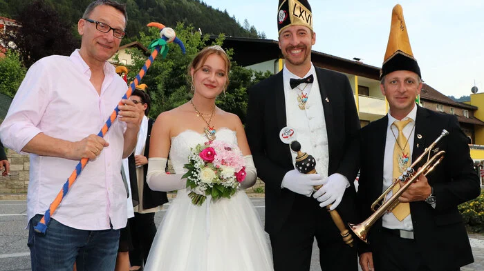 Am Foto von links: CS-Intendant Holger Bleck (Carinthischer Sommer), ihre Lieblichkeit Prinzessin Larissa I, Larissa Ouschan, Prinz Fidelius 66. Thomas Matschnig und Kapellmeister von "ViFa Tones" Christian Duss.