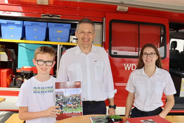 Abgerundet wurde das Marktfestival mit einer Verlosung von Preisen im Wert von 4000 Euro. Daniel Düsentrieb moderierte in seiner bekannt humoristischen und professionellen Art durch das Programm.
