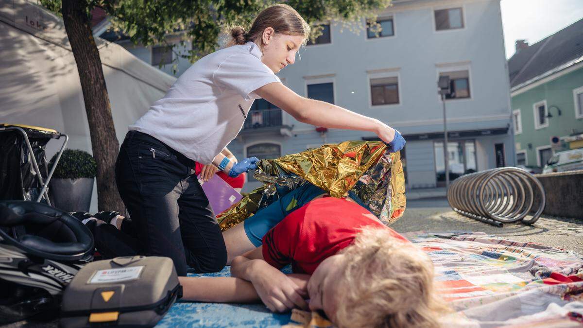 Die Jugendlichen müssen verschiedene Stationen absolvieren