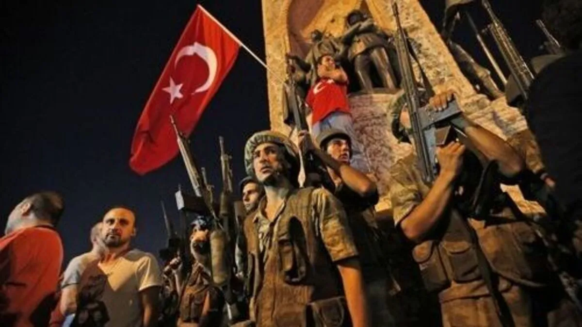 Massive Militärpräsenz und Gefechte in Istanbul und Ankara