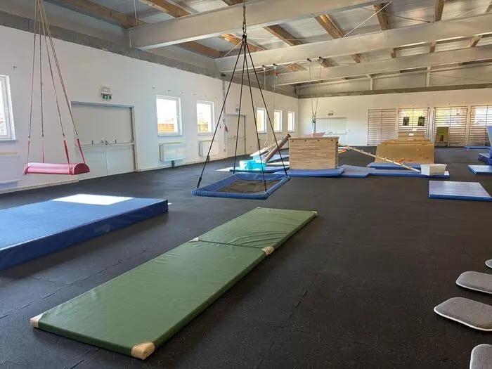 Hunderte Quadratmeter Platz gibt es in der neuen Halle, umgebaut wurde alles von der Familie
