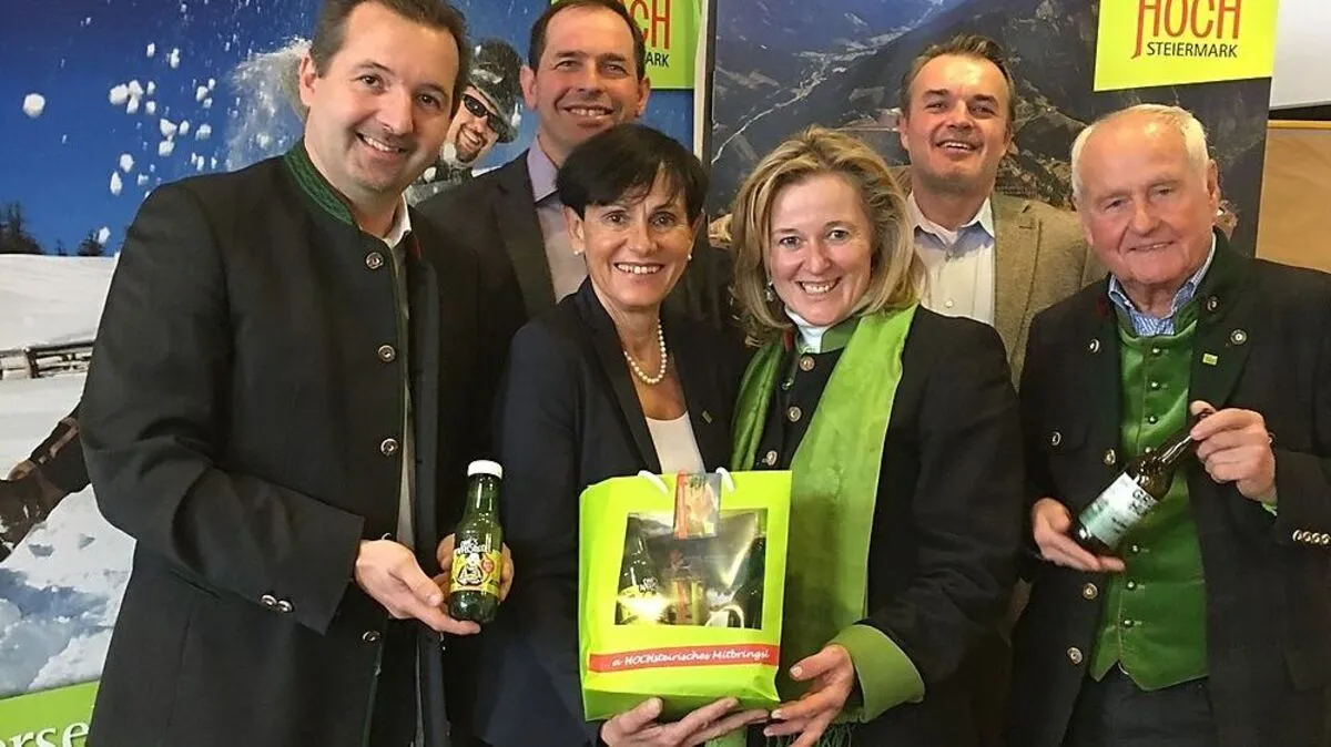 Glücklich mit dem Mitbringsel-Sackerl: Thomas Marichhofer (WK Bruck-Mürzzuschlag), Bernd Fladischer (Maschinenbau Koller), Elfriede Säumel (WK Leoben), Claudia Flatscher (TV Hochsteiermark), Helmut Hammer (Hotel Böhler–stern) und Karl Detschmann (TV Hochsteiermark, v. l.)