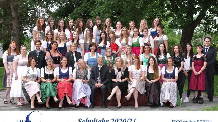 HLW Lipizzanerheimat: Kathrin Kohlbacher, Simone Herold, Lisa Guggi, Lena Trummer, Victoria Benedikt, Alina Trummer, Viktoria Seidl, Karin Klug, Sarah Horvath-Hackl, Michelle Lackner, Laura Greiml, Lena Huber, Viktoria Leinfellner, Laura Fasch, Sarah Leitner, Tamara Vötsch, Sigrid Reider, Fiona Greiner, Silvia Schilling, Melissa Pasic, Elisabeth Biro, Ariana Dedic, Lisa-Marie Sommersacher, Clarissa Fall, Alisha Pejakovic, Sarah Hausegger, Hanna Eissner, Anna-Katharina Peterka, Laura Puffing