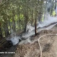 Einen Monat nach Ostern begannen Reste eines Osterhaufens in St. Andrä im Lavanttal zu brennen und lösten einen Waldbrand aus