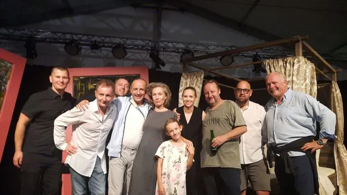 Das Ensemble des Uhudler-Landestheater v.l.n.r.: Andy Hallwaxx (Regie), Reinhold G. Moritz, Karola Niederhuber, Illvie Moritz, Dagmar Berhard, Martin Weineck, Joe Pinkel (Musik)
