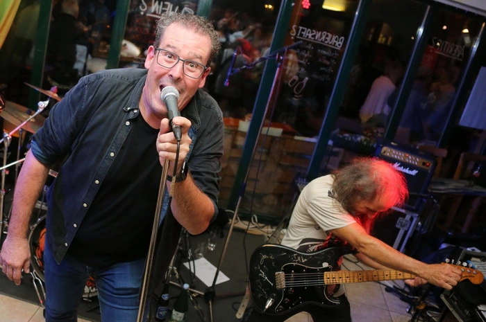 Klicken Sie sich durch die besten Fotos einer langen Nacht der Rock-Hadern!