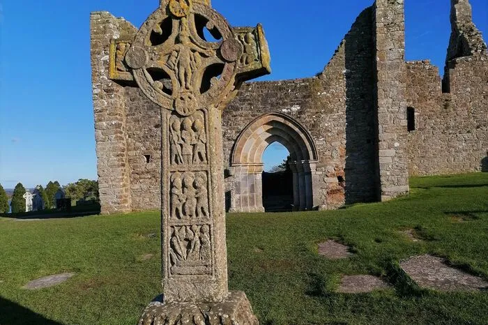 Clonmacnoise: Die Klosterruine im County Offaly geht auf das 6. Jahrhundert zurück. 