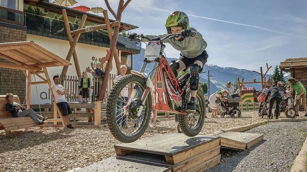 Familie, Spaß und Spannung stehen im "Alpina Zillertal" hoch im Kurs
