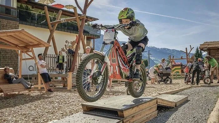 Familie, Spaß und Spannung stehen im "Alpina Zillertal" hoch im Kurs
