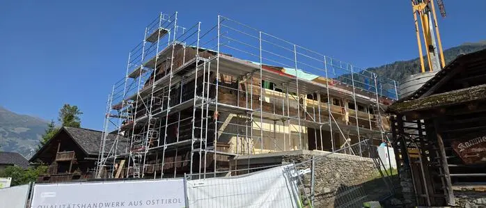 Der Hof ist über 500 Jahre alt | Der Stadel neben dem Kammerlanderhof in Thurn wird von Holzbau Duregger umfassend saniert