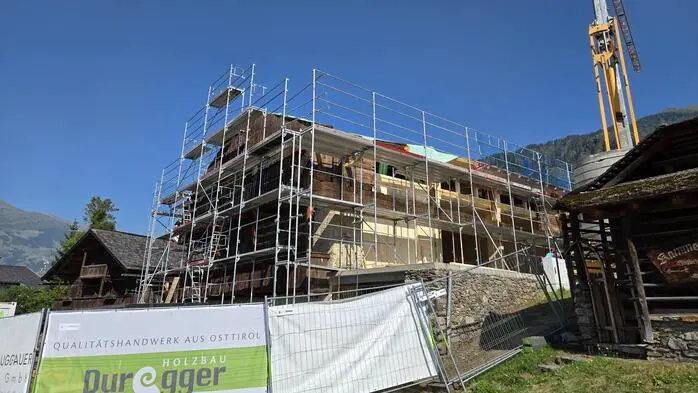 Der Hof ist über 500 Jahre alt | Der Stadel neben dem Kammerlanderhof in Thurn wird von Holzbau Duregger umfassend saniert