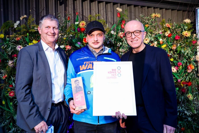 Maurice Egger (Mitte) aus Oberwölz ist mit 22 Jahren der jüngste Enduro-Staatsmeister
