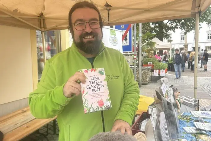 Für die kleine Pause zwischen Jäten und Gießen gab b es außerdem noch ein breites Angebot an Gartenliteratur
