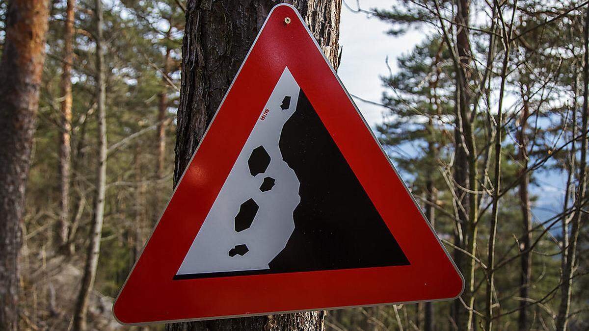 Ein Felssturz hat in Oberkärnten einen Güterweg verlegt (Symbolfoto)