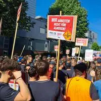 Ein Warnstreik bei Lenzing in Oberösterreich am 28. Mai. „Wir arbeiten nicht für Almosen“