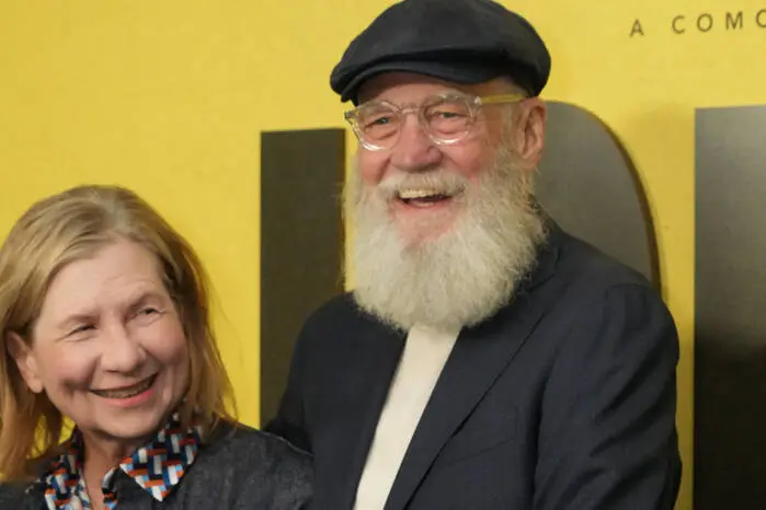 David Letterman gestand 2009 öffentlich mehrere Affären mit Mitarbeiterinnen. Er entschuldigte sich bei seiner Frau Regina Lasko und übernahm die Verantwortung für sein Verhalten. Lasko entschied sich, bei ihm zu bleiben. Das Paar ist weiterhin verheiratet.