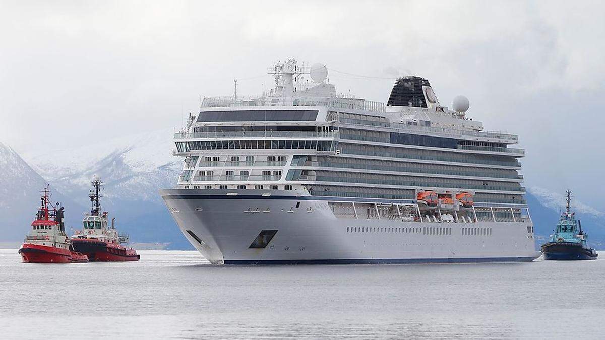 Die &quot;Vikin Sky&quot;, als sie im Hafen der norwegischen Kleinstadt Molde eintraf