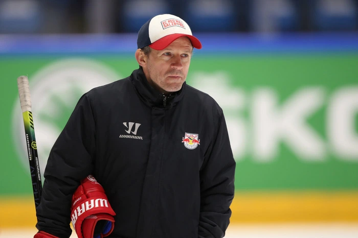 "Kersche" blieb dem Eishockey erhalten, ist Tormanntrainer bei RB Salzburg und feierte mit den Bullen gerade den Meistertitel.
