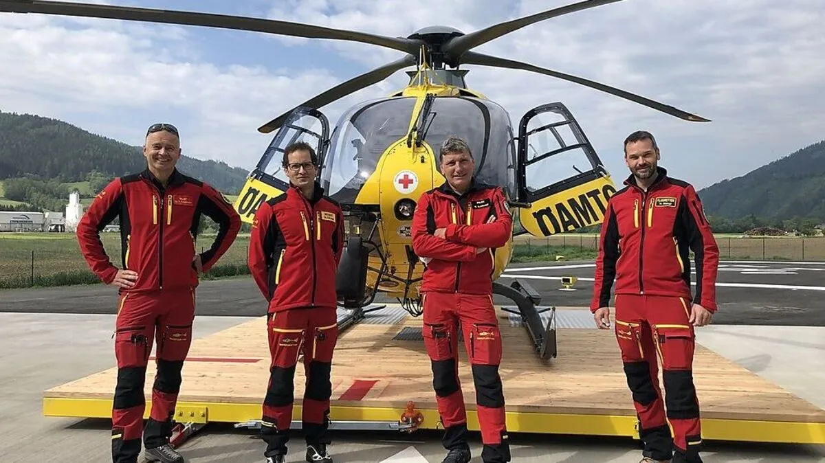 Flugbetriebsleiter Peter Fleischhacker, leitender Flugrettungsnotarzt Otto Koren, Stützpunktleiter und Pilot Thomas Leitold sowie Heimo Stangl, leitender Flugretter (v.l.)