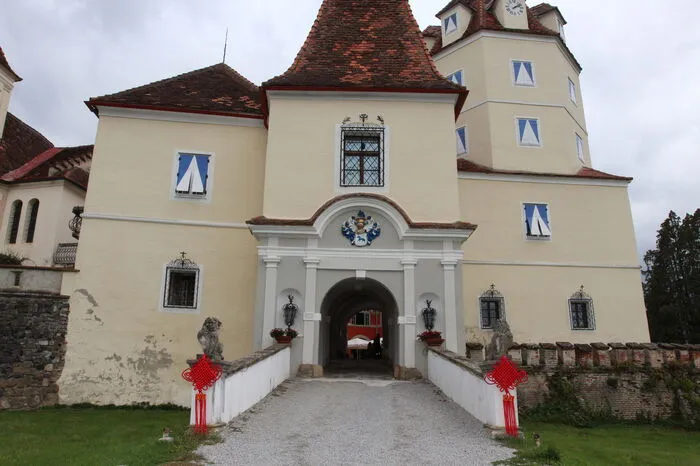 Kornbergs Schlossherr Andreas Bardeau bezeichnete Schloss Kornberg als wichtiges Zentrum für Kunst und Kultur: „Kulturveranstaltungen bringen China und Österreich einander näher. Beim Mondfest werden die Besucher von den unterschiedlichen Traditionen inspiriert.“