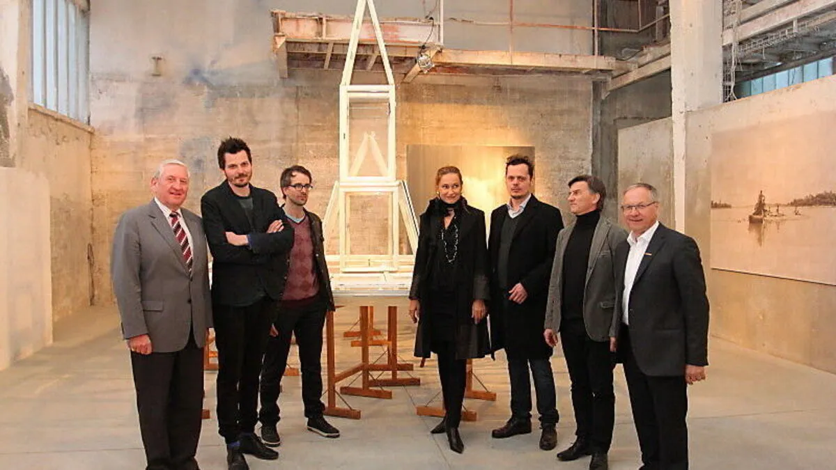 Eva Wagner und Philipp Schweiger (3.v.r.) mit Gästen und Organisatoren. 