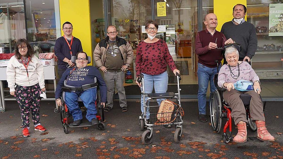 Das Team der Postpartnerstelle in Kirchbach-Zerlach: Stefanie Herzog, Thomas Cepin, Christian Brünner, Dietmar Retenjak, Gudrun Goller, Karl Posch, Rosalinde Tieber und Markus Opferkuch (v.l.n.r.) 