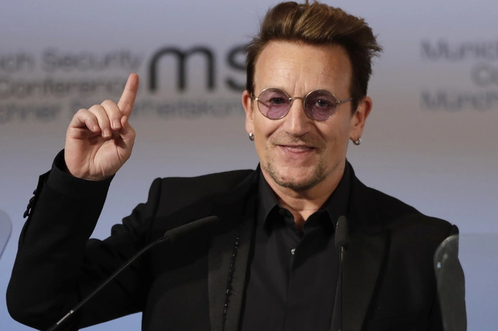 Als Mahner für eine gerechtere Verteilung in der Welt trat U2-Sänger Bono Vox auf. Er mahnte die Industriestaaten dazu in Entwicklungsländern zu investieren.