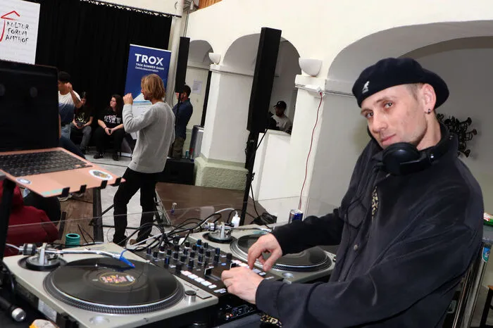 "DJ's"COSMIC (AUT)POPPIN D (AUT)IBRA (ITA)EL VASI (AUT)