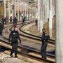 Polizisten, als sie im oetzten Oktober die betroffene ICE-Strecke zwischen Nürnberg und München sicherten