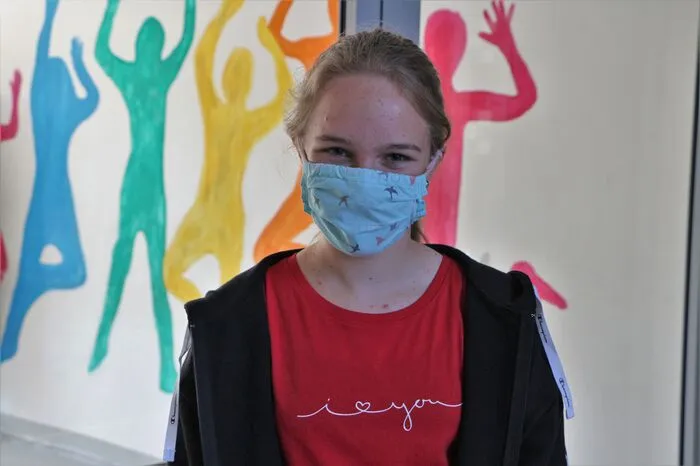 "Das mit dem Mundschutz ist zwar jetzt ein bisschen blöd, aber eigentlich ist es ja nur für unseren Schutz. Daher finde ich es eigentlich okay", sagt Leonie Floiß aus der NMS St.Ruprecht/Raab. Sie hat in der Zeit ohne Präsenzunterricht vor allem ihre Freunde in der Schule vermisst.