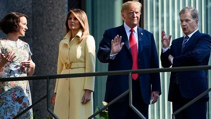 Trump und seine First Lady Melania Trump (2ndL) schauten bei Finnlands Präsidenten Sauli Niinisto und seiner Frau Jenni Haukio vorbei.