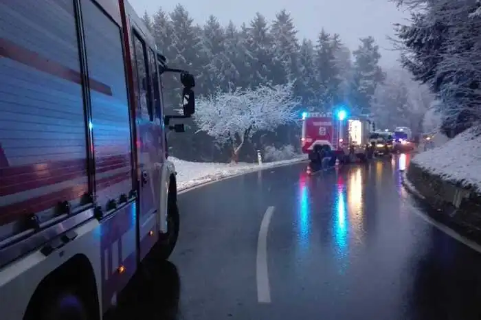 Die L 305 war rund zwei Stunden lang gesperrt.