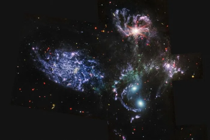 Die Veröffentlichung der Aufnahmen markiert den offiziellen Beginn der wissenschaftlichen Arbeit mit dem bisher größten und leistungsfähigsten Teleskop, das je ins All gebracht wurde. Auf diesem Foto zu sehen: "Stephans Quintett", eine Gruppe von fünf Galaxien im Sternbild "Pegasus".