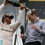 Lewis Hamilton (links) mit Mercedes-Teamchef Toto Wolff
